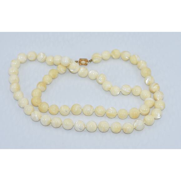 Vintage Art Deco Large Mother of Pearl Knotted Beaded Necklace - Picture 3 of 6